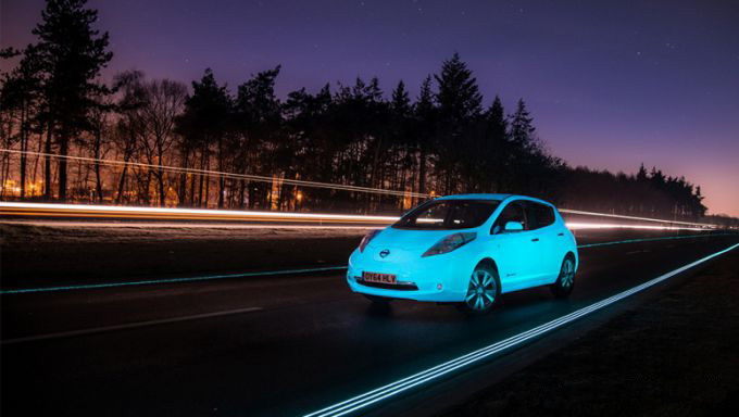 СВЕТЯЩИЙСЯ В ТЕМНОТЕ NISSAN LEAF
