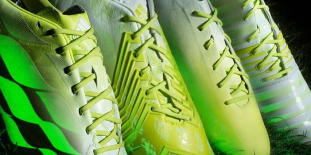 светящиеся бутсы