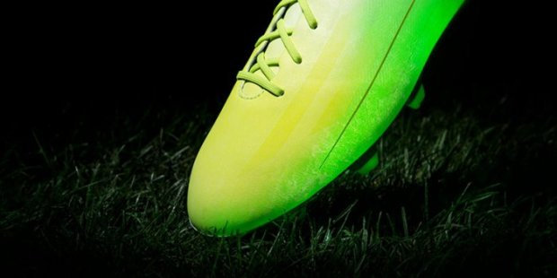 светящиеся бутсы