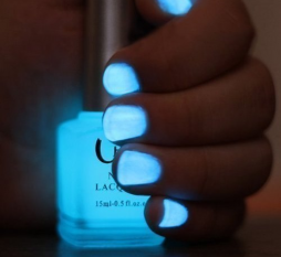 Светящийся в темноте лак для ногтей