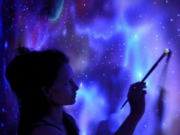 Роспись стен светящимися красками Роспись стен светящимися красками