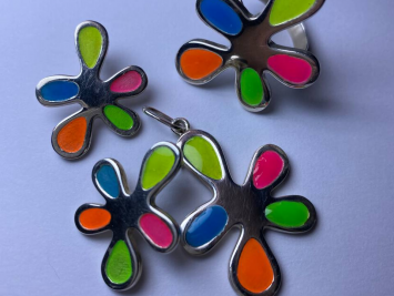 Silver jewelry that glows in the dark Silver jewelry that glows in the dark